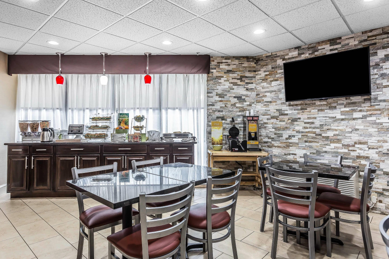 Food & Drinks 5, Quality Inn & Suites Salisbury South, Rowan