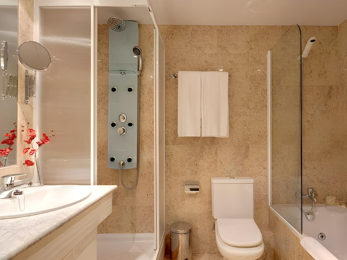 Bathroom 2, Hostal Torrejon, Madrid