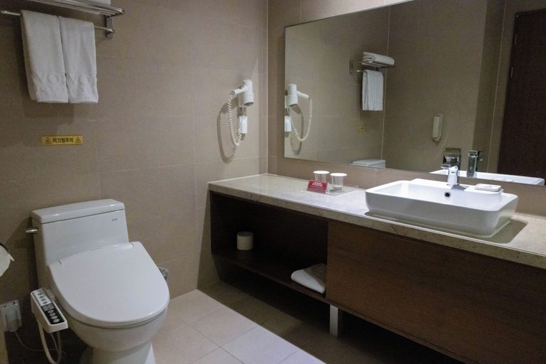 Bathroom 4, Avon Hotel, Gunsan