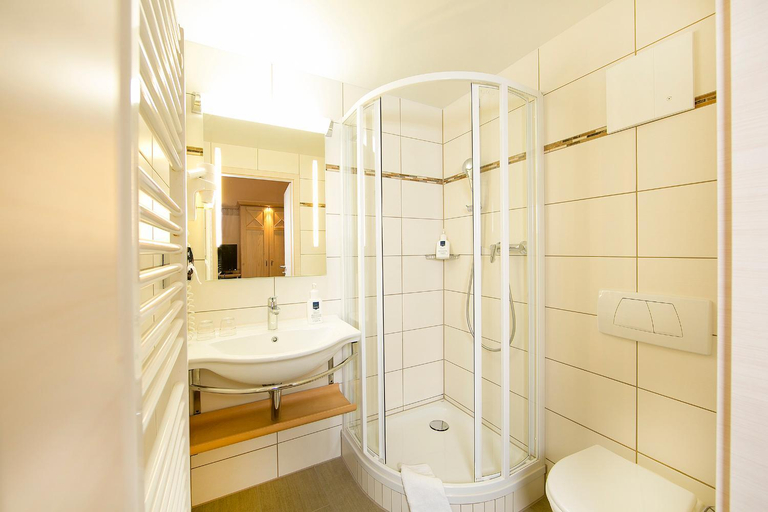 Bathroom, Hotel Dunenschloss mit Private Spa, Vorpommern-Greifswald