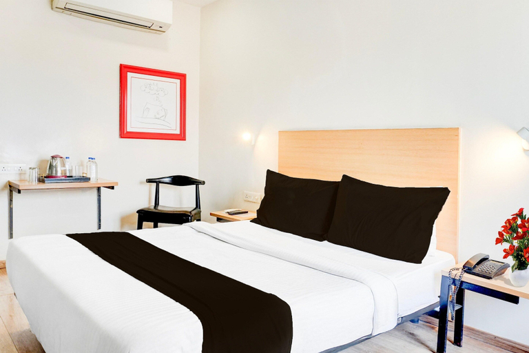 Room 3, Classic Hotel Town Plaza, Pune