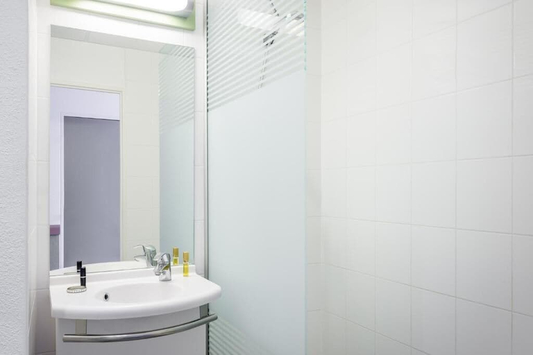 Bathroom 4, ibis budget Aachen Raeren Grenze, Liège