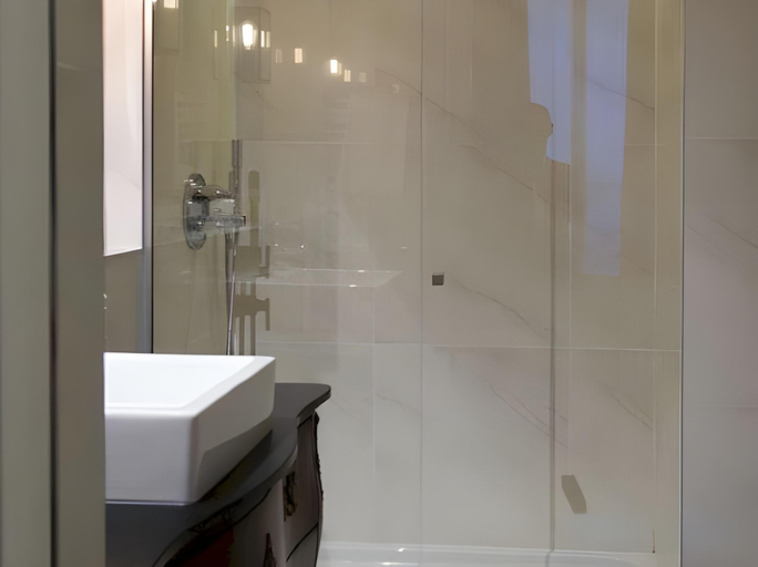 Bathroom 4, Hotel Moliere, Paris