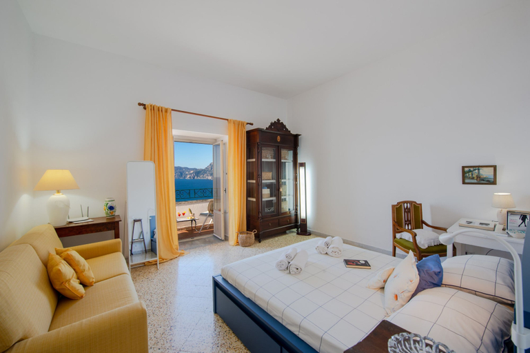 Room 5, Casa Nostra - Private Sea View Garden, Salerno