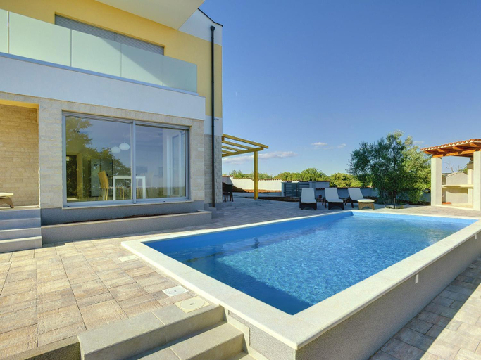 Sport & Beauty 2, Villa in Peroj with Pool near Barbariga Beach, Vodnjan