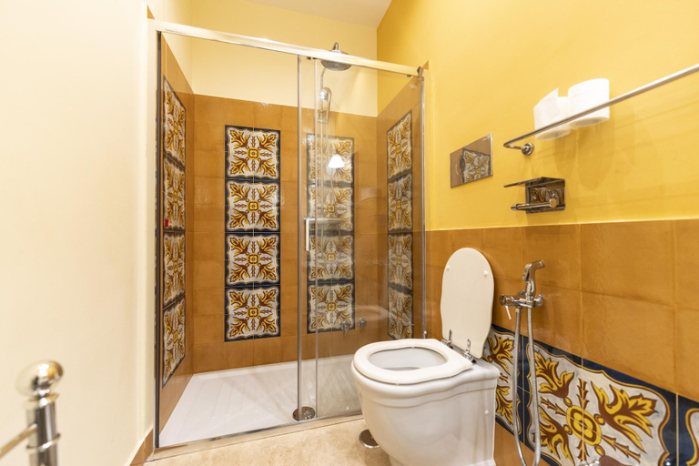 Room 3, Via Carlo De Cesare 56 - Camera 1, Napoli
