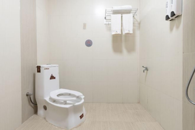 Bathroom 5, Feiyu Hostel, Shanghai