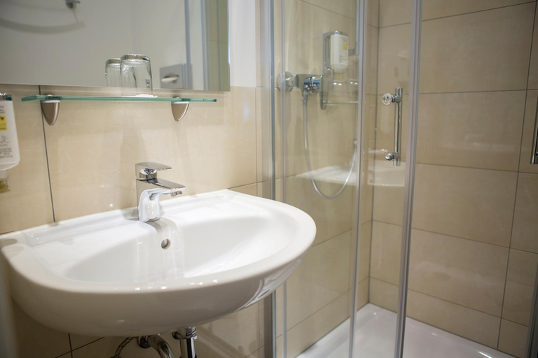 Bathroom 14