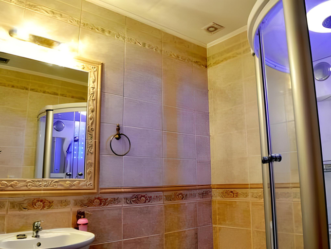 Bathroom 3, Areos Polis Hotel, Peloponnese