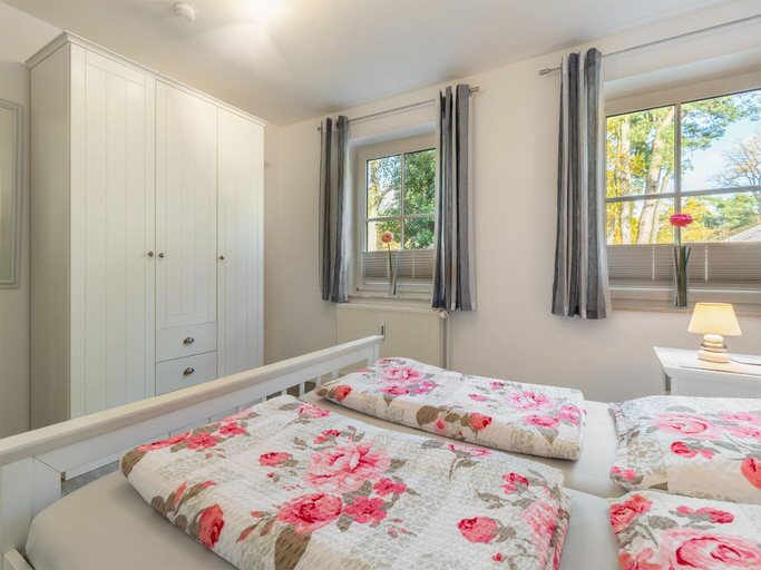 Bedroom 2, Stunning Apartment in Boltenhagen with Terrace, Nordwestmecklenburg