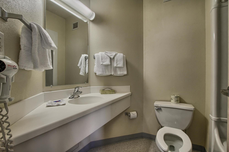 Bathroom 4, Motel 6 London, ON - Ontario, Middlesex