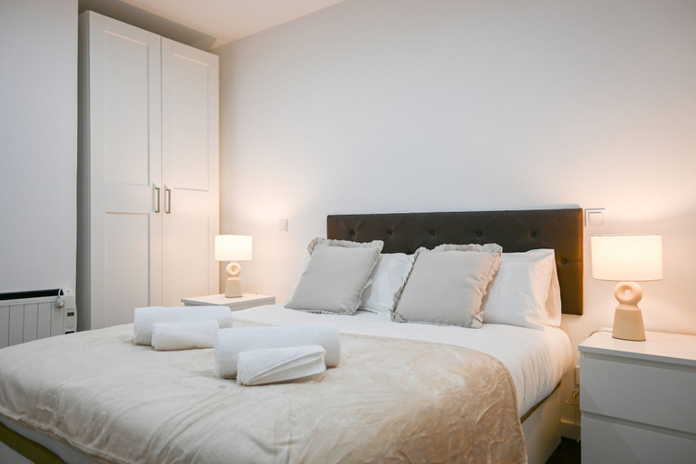 Room 4, M Sen1692 Amplio Apartamento con Balc n en Calle, Madrid