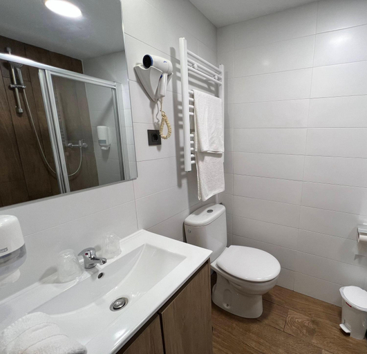 Bathroom 5, Hotel La Brana, Asturias