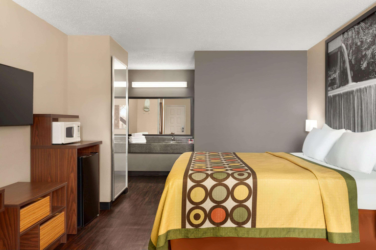 Bathroom 5, Super 8 by Wyndham Universal City, Bexar