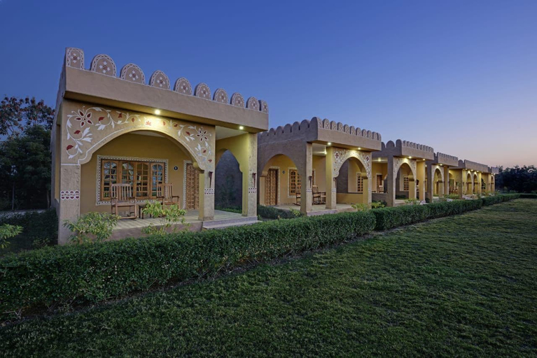 Exterior & Views