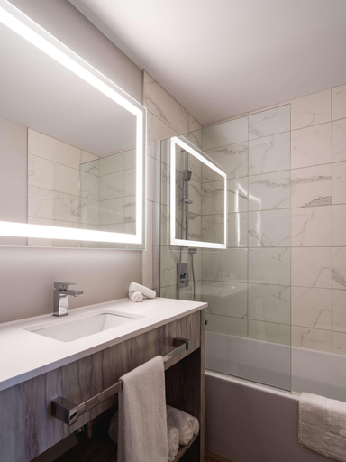 Bathroom 5, Griffintown Hotel, Montréal
