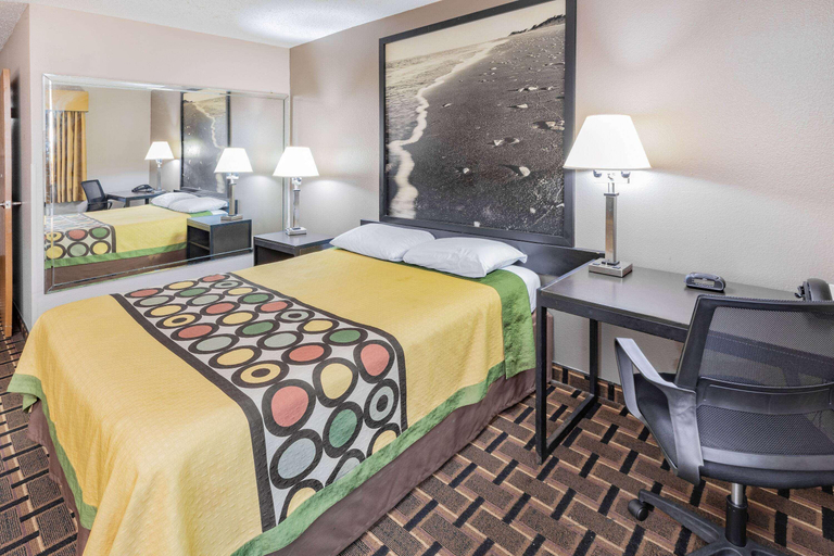 Bedroom 3, Super 8 by Wyndham League City, Galveston