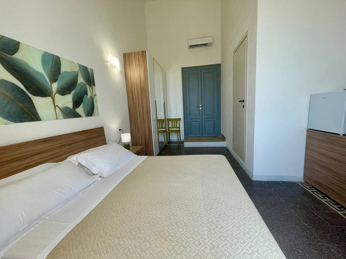 Bedroom 2, Onlyrooms V - Central & Train Station, Cagliari