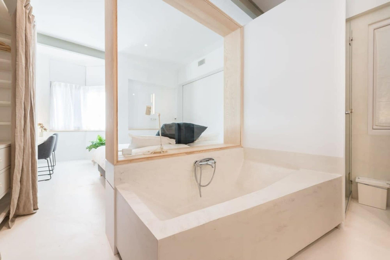 Room 4, Delicias Designer 2 Bedroom Apartment in Atocha, Madrid