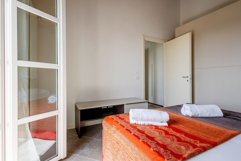 Room 5, Corte Fasanella 50 in Toscolano Maderno, Brescia