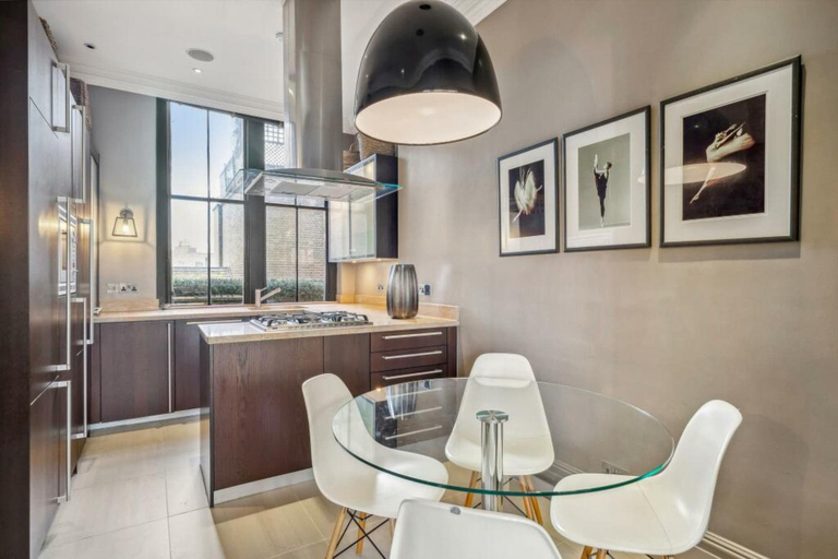 Others 4, Knightsbridge Flat 3 Bed, London