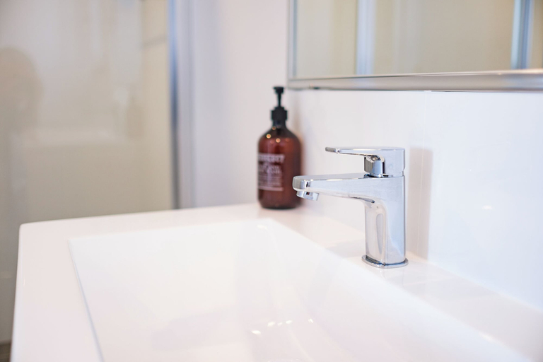 Bathroom 4, Tamworth Holiday Park, Tamworth Regional - Pt A