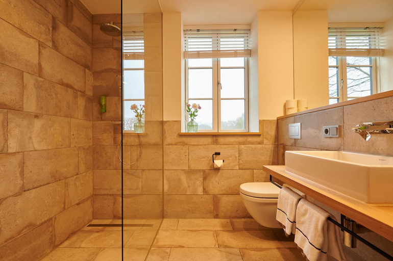 Bathroom 3, Nordenholzer Hofhotel, Oldenburg