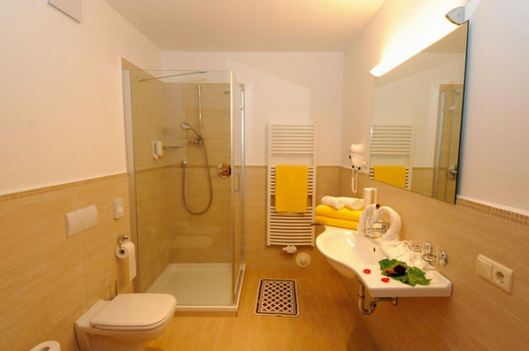 Bathroom, Hotel Stamserhof, Bolzano