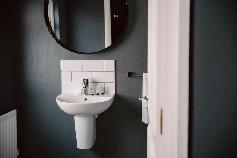 Bathroom 5, The 1852 - Self Check-in, Belfast