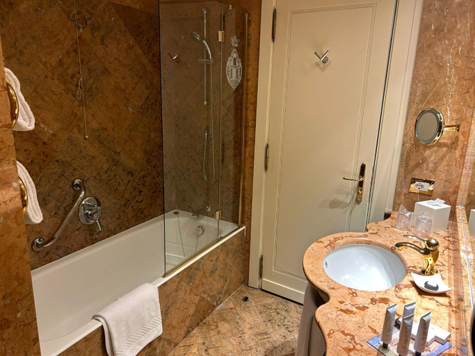 Bathroom 5, Excelsior Palace Hotel, Genova