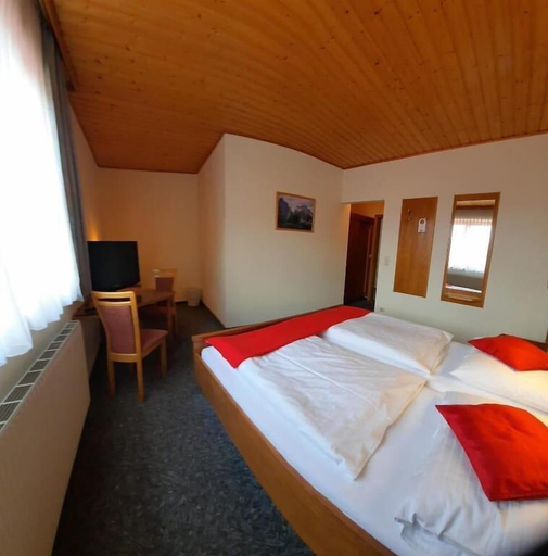 Bedroom 3, Hotel die Traube, Liezen