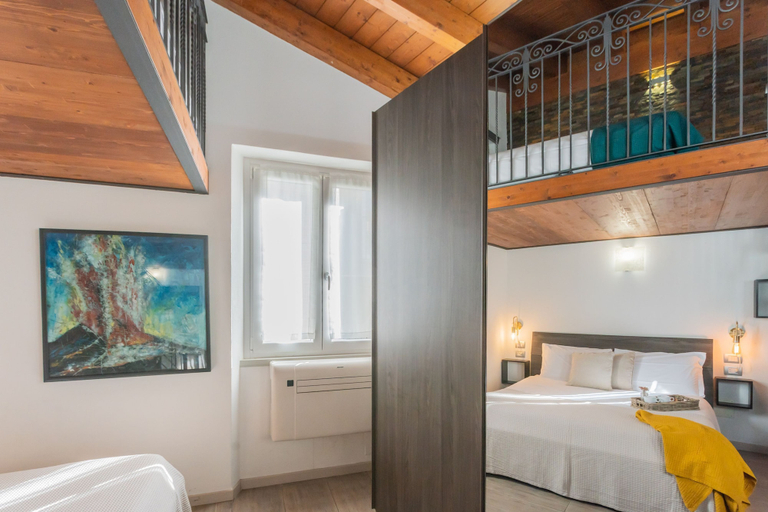 Room 3, Domus 4 in Como in Como, Como