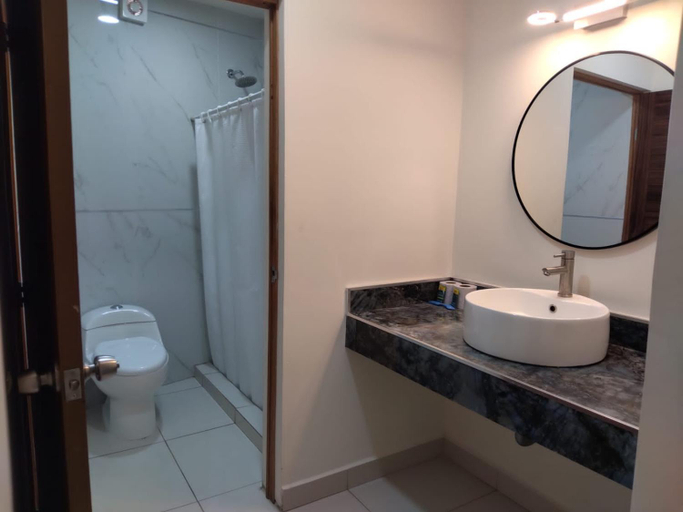 Bathroom 5, HOTEL PLAZA, La Paz