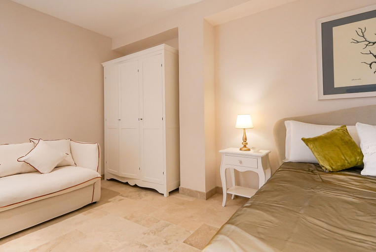 Room 3, Marina Homes Standard 2, Syracuse