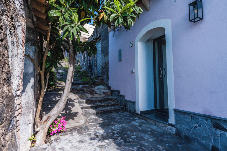 Exterior & Views 2, Terra e Mare Apartment, Catania