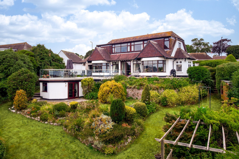 Room 2, The Spinney in Paignton, Torbay