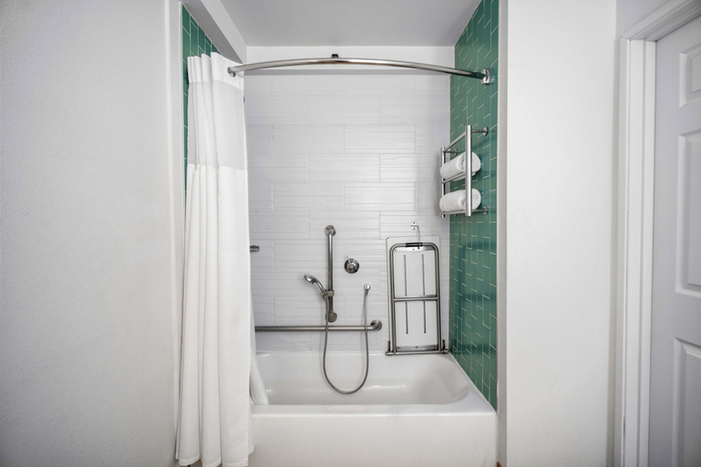 Bathroom 5, The Kinney - Venice Beach, Los Angeles