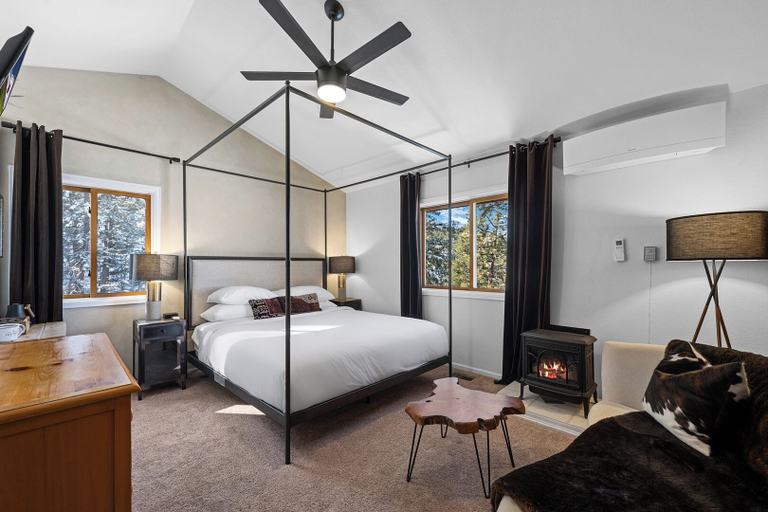 Bedroom 3, Juniper Lodge & Treehouses, Jefferson