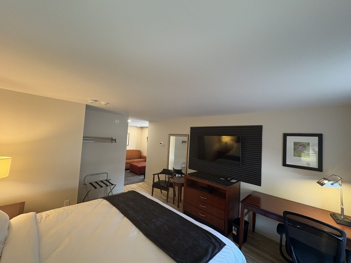 Bedroom 2, Auberge Le Chardo Inn, Prescott and Russell