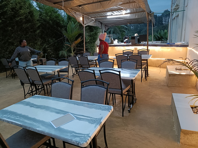 Food & Drinks 5, Redhill Cliff Complex, Kiambaa