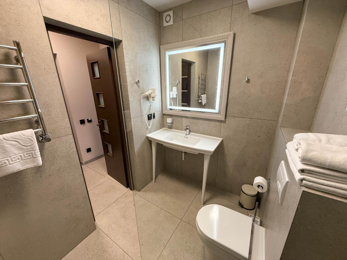 Bathroom 3, Komilfo Hotel