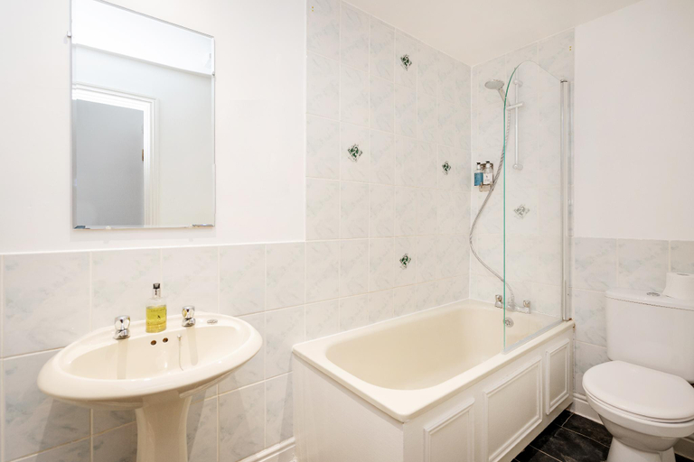 Bathroom 2, The Washington Hotel, Bristol