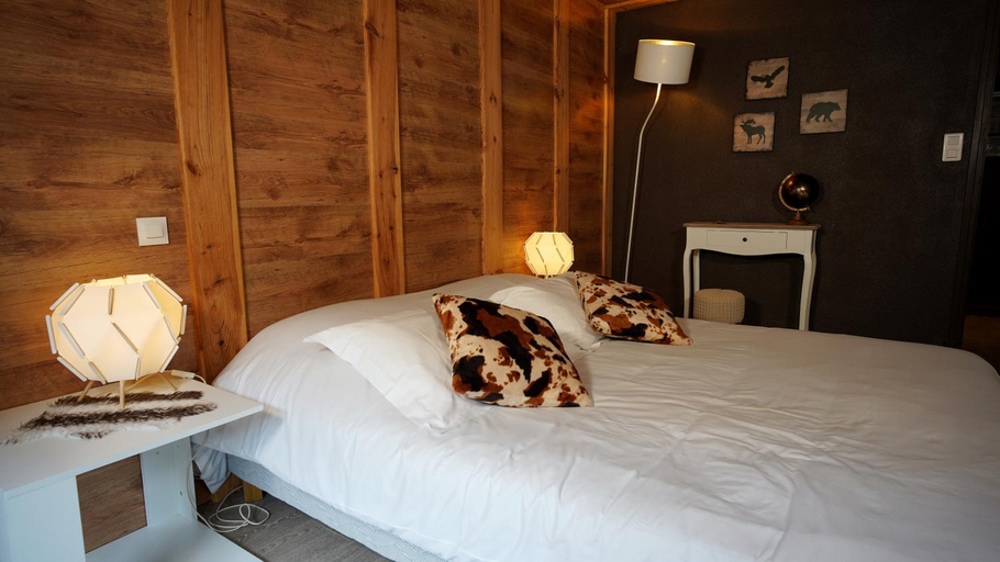 Bedroom 5, La Sapiniere, Hautes-Pyrénées