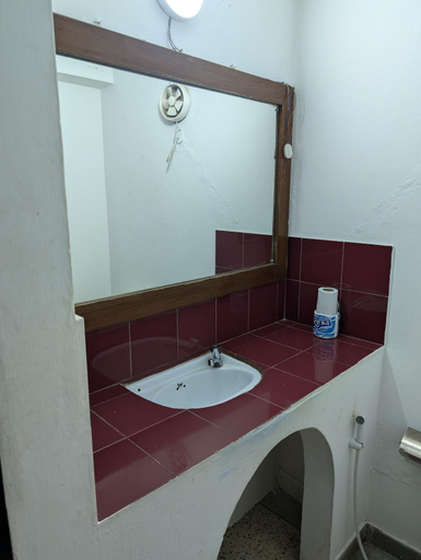 Bathroom, Q2 Bar & Guesthouse, Kinondoni