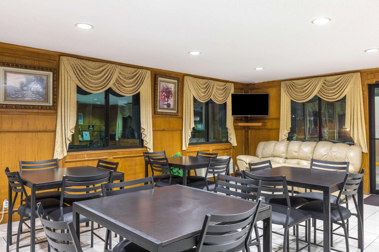 Public Area 2, Super 8 by Wyndham League City, Galveston