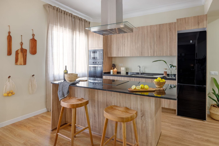 Room 2, Rupat - 3 Bedrooms in Trafalgar, Madrid
