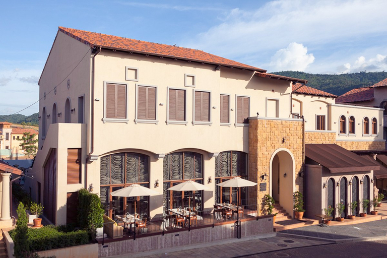 Exterior & Views