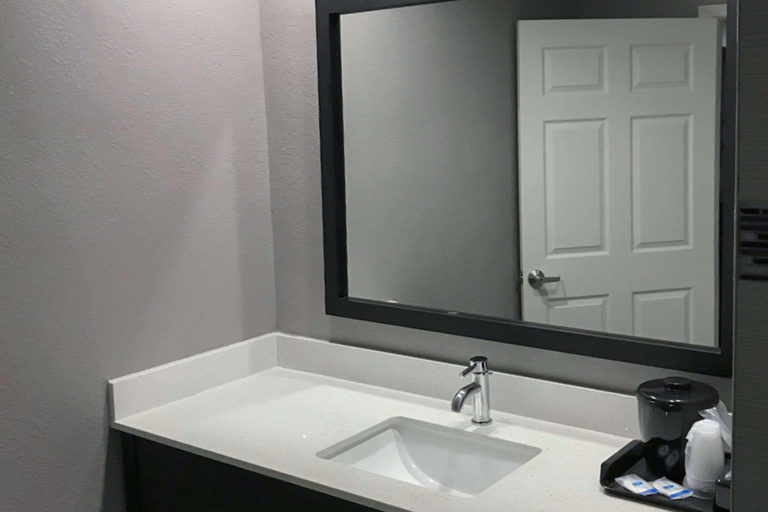Bathroom, Rodeway Inn Calhoun Area, Gordon