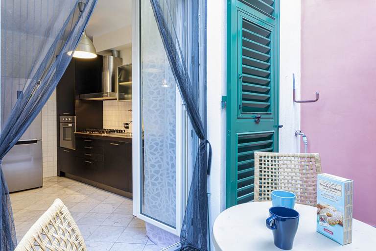 Room 3, Prione Apartment With Patio by Wonderful Italy, Genova