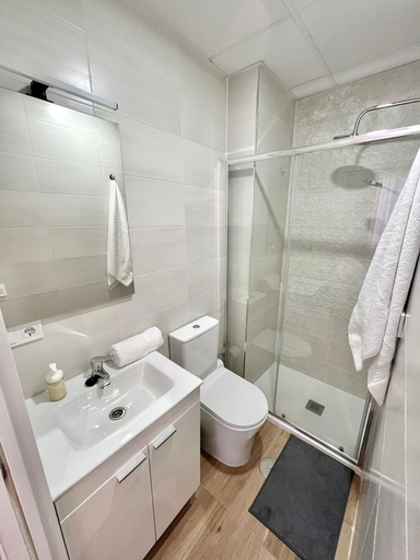 Bathroom 3, Ifema Within Reach Cozy Accommodation, Madrid